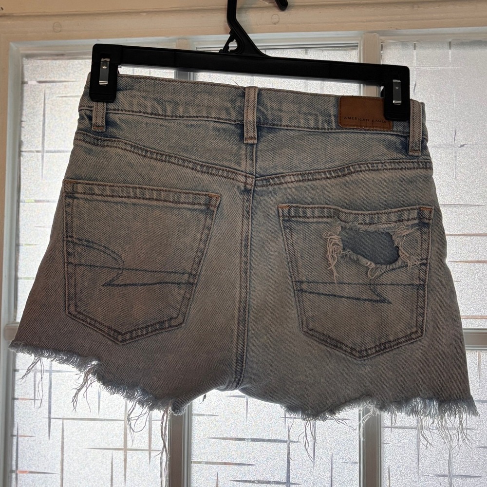 American Eagle Super High Rise Distressed Denim Shorts Light Wash Blue Size 000 - Picture 2 of 5